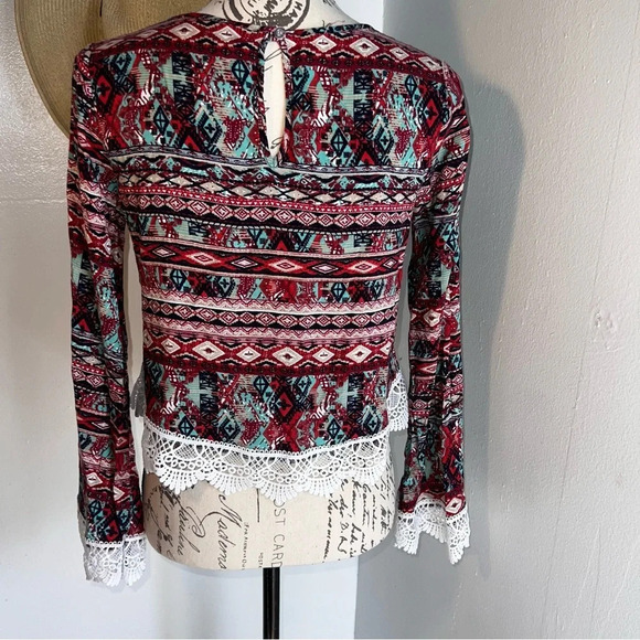 Rue21, M,Aztec, geometric print contrast lace lined hem cuff, long sleeve crop - Picture 2 of 9
